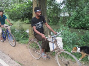 Another busy Phulbarian is not joining the rally but expressing his solidarity by wearing a t-shit. His slogan says: "Let the agony of 26 August turn in to strength: the inhabitants of Phulbari"