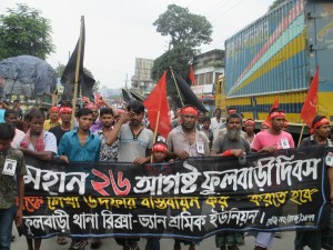 The union of rickshaw (tri-cycle) and van (man-pulled) drivers in the rally. 