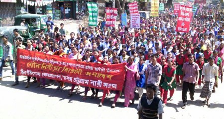 আন্তর্জাতিক নারী দিবসে হিল উইমেন্স ফেডারেশন ও পার্বত্য নারী সংঘ যৌথ উদ্যোগে খাগড়াছড়িতে যৌন নিপীড়ণ বিরোধী মিছিল, CHTNews.com