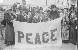 আলোকচিত্র সুত্র: ইন্টারনেট, ১৮৭০ সালে বা সেই সময়কার কোনো যুদ্ধ বিরোধী মা দিবসের সমাবেশ 